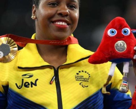 President Maduro congratulated Clara Fuentes for her gold medal