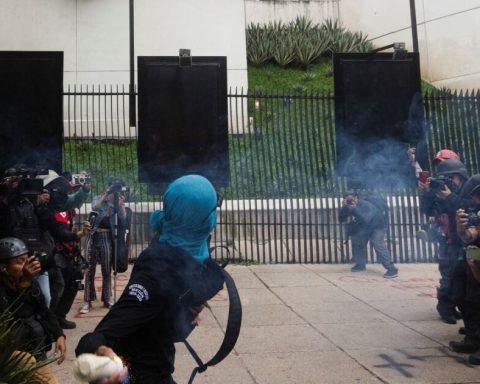 Protesters throw firecrackers at the Senate in protest against the 43