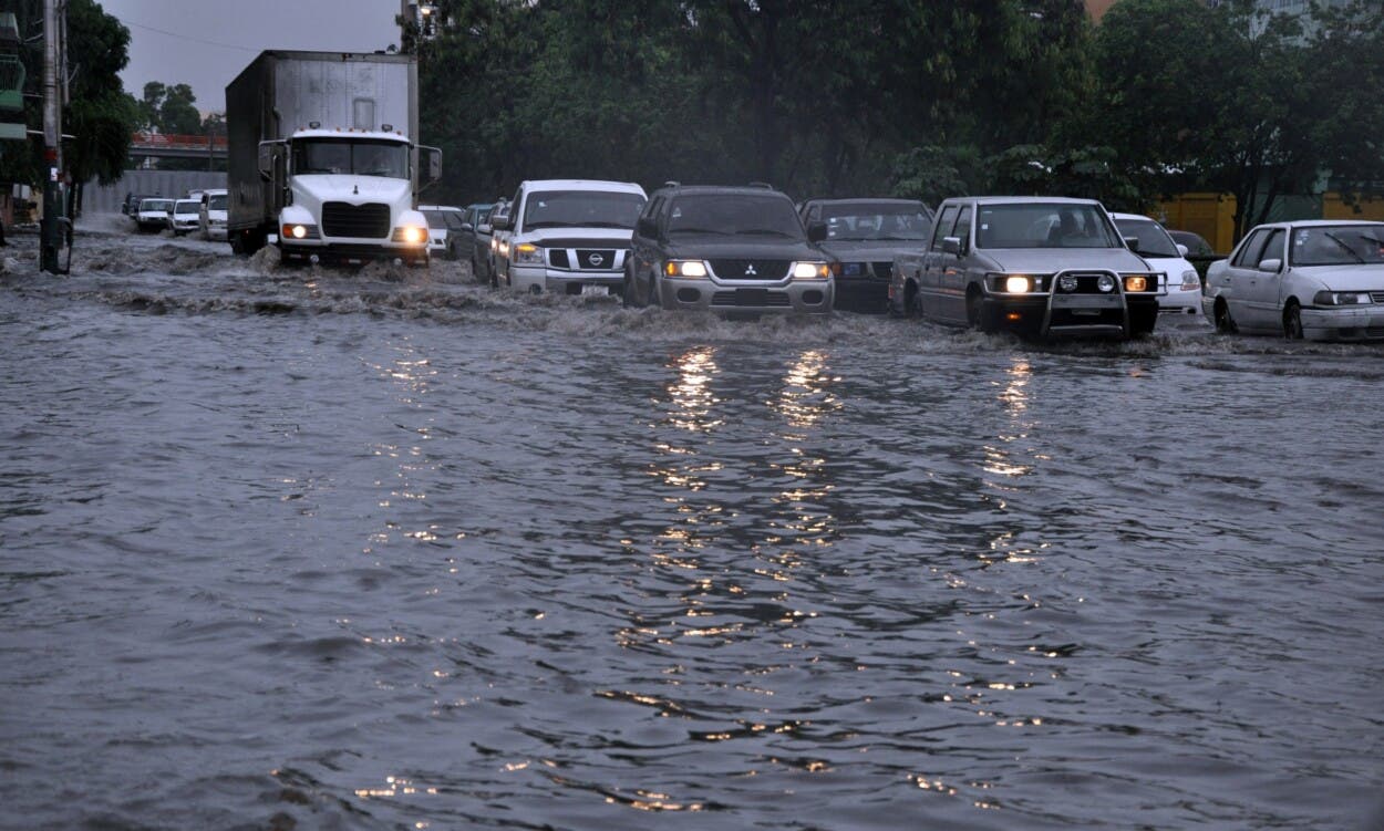 Aumentan a 15 las provincias en alerta por presencia de vaguada