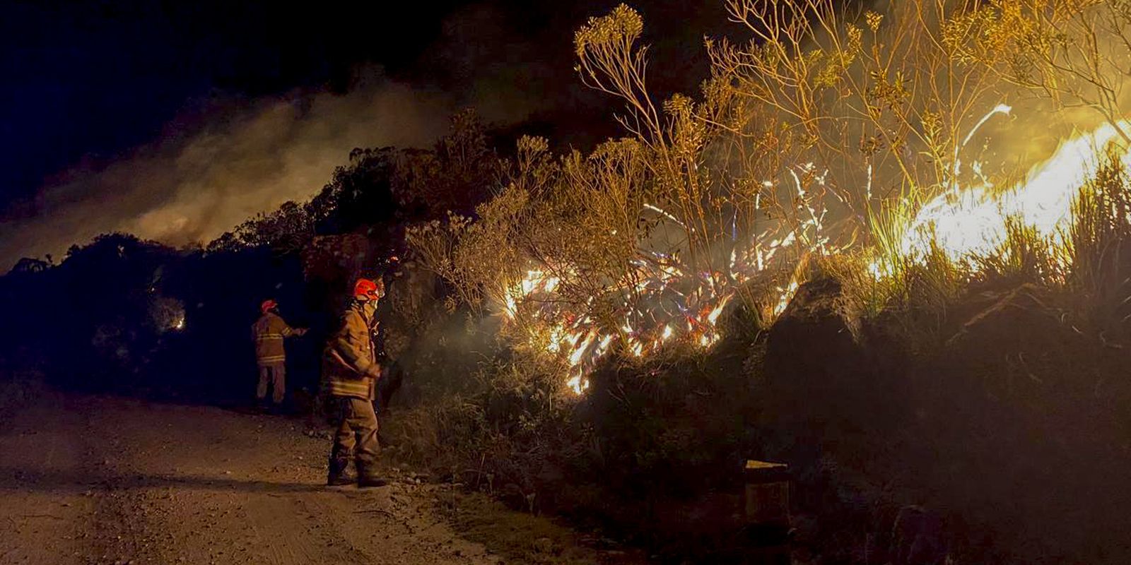 Rio firefighters fight 460 fires in one day