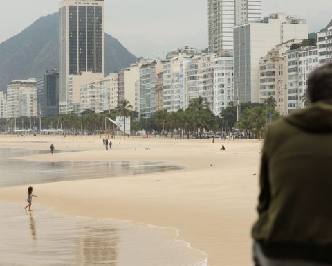 Rio is expected to have a rainy Sunday with the arrival of a cold front