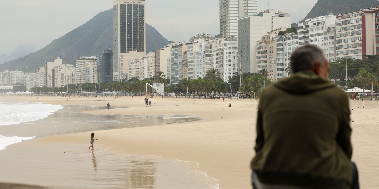 Rio is expected to have a rainy Sunday with the arrival of a cold front