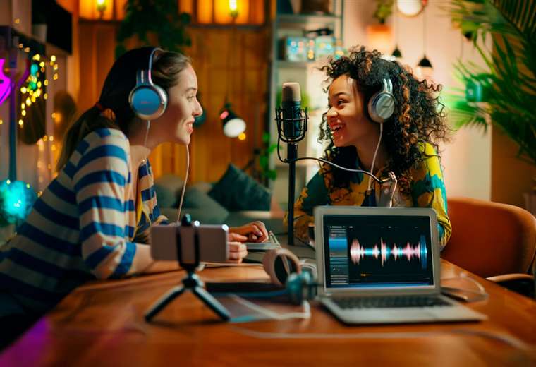 Rise of podcasting: from alternative format to profitable and transformative industry