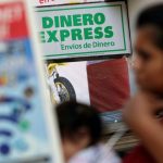 Salaries, social programs and remittances keep consumption in Mexico