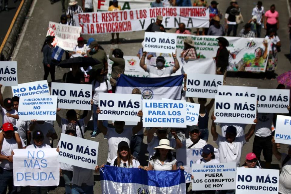 Salvadorans protest against Bukele's government and demand an end to abuses