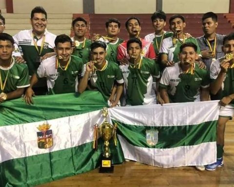 Santa Cruz, champion of the national under-18 futsal championship