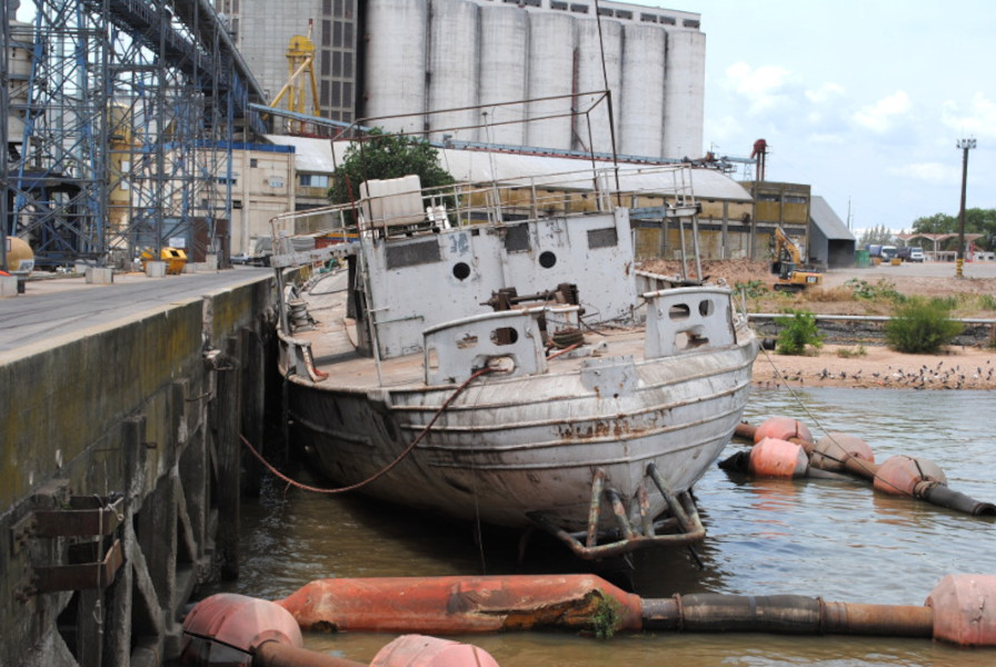 Scrapping of a ship abandoned by Zorrilla, and auction of another