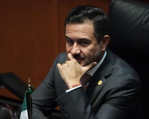 Senators from Morena and PT open the door of their benches to Yunes Márquez