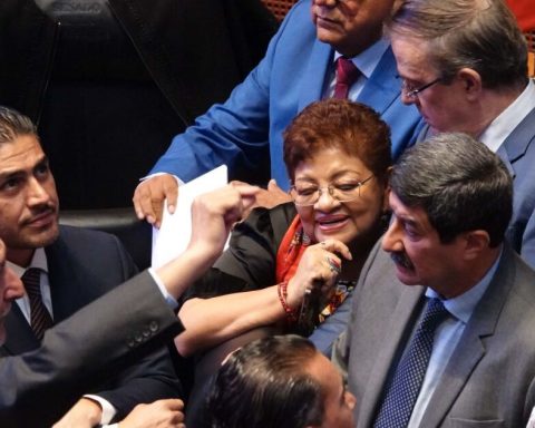 Senators prepare for alternate venue; judicial bill will fall into Godoy's hands