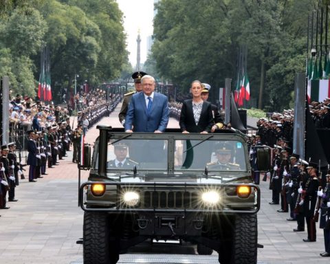 Sheinbaum, the first female commander of the Mexican Armed Forces