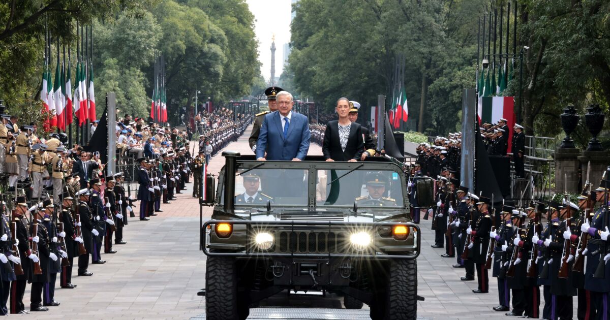 Sheinbaum, the first female commander of the Mexican Armed Forces