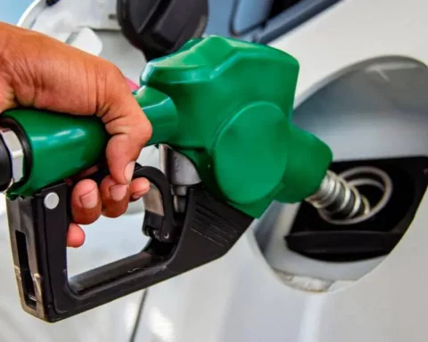 Algunos precios de los combustibles bajan; aquí le decimos