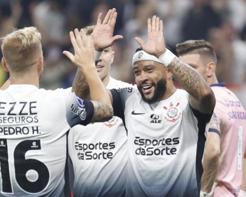 Sudamericana: Romero scores, Depay assists and Corinthians reaches the semi-finals