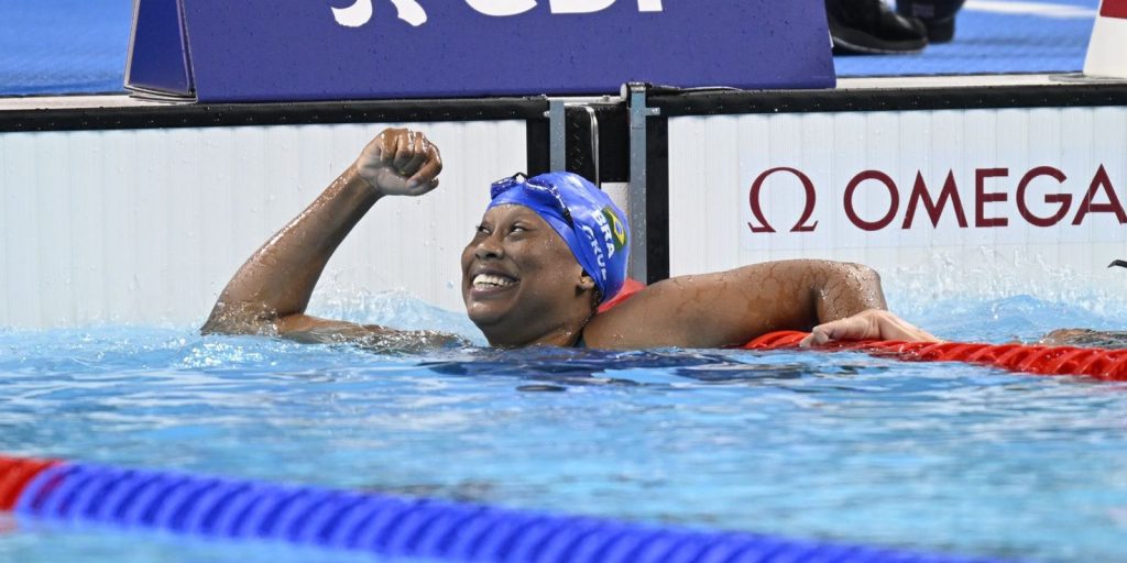 Swimming brings two more podiums and leaves Brazil close to its 400th medal