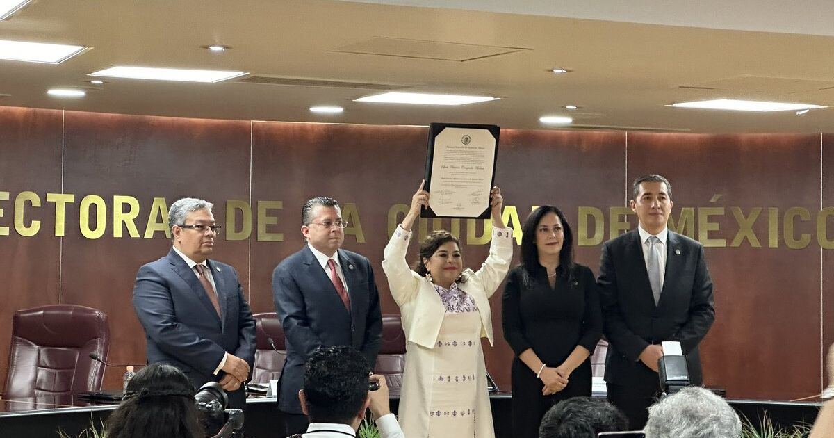 The Electoral Court of CDMX delivers certificate of majority to Clara Brugada