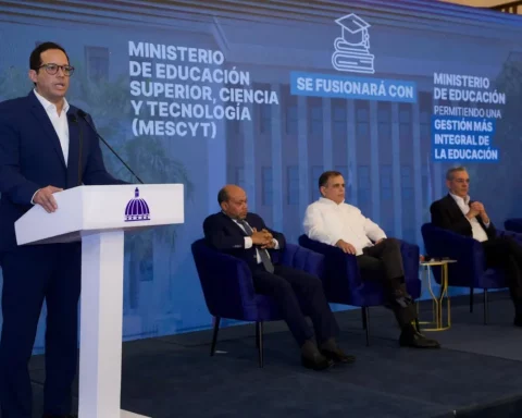 Premio Anual a la Excelencia del Docente Educación Superior