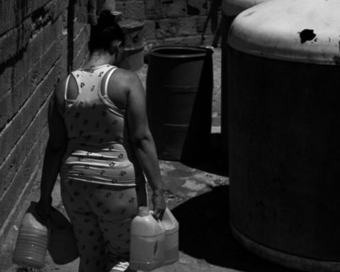 The national blackout also affected water distribution