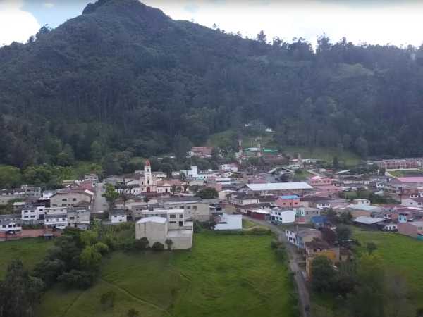 The people of Colombia, which was an independent republic by decision of its inhabitants, even had a president and congressmen.