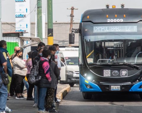 There is no Metrobús and Trolleybus service from Pantitlán due to protests