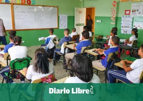 They say that more than 3 thousand children do not have places in Verón schools