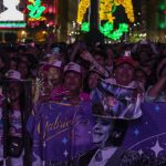 Thousands sing the songs of the "Divo of Juarez" in the Zócalo of Mexico City