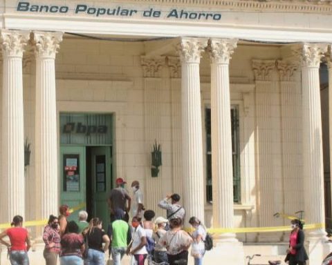 Two Cuban doctors have not received their salaries for almost a year from a “mission” in Angola