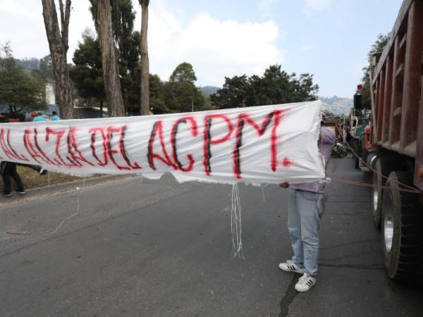 Unions claim that the truckers' strike is orchestrated by the Uribe supporters