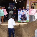 Unusual: Relatives plan to bury the body of a security guard at the entrance to his house in Piura