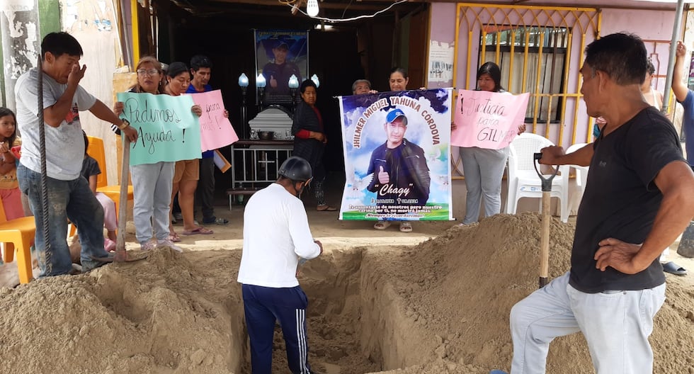 Unusual: Relatives plan to bury the body of a security guard at the entrance to his house in Piura