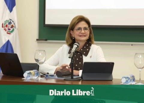 Vice President Raquel Peña teaches Entrepreneurship at the university