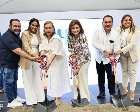 Vicepresidenta entrega hospital Armida García y Centro Diagnóstico en La Vega