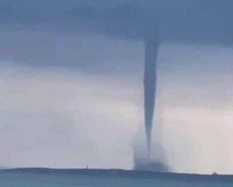 Waterspout in Margarita caused damage to several houses on the afternoon of #17Sep