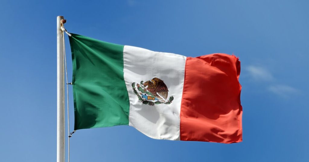 What do the colors of the Mexican flag mean?