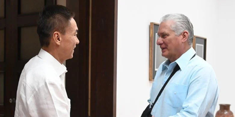 Hua Xin, nuevo embajador de China en Cuba, y Miguel Díaz-Canel