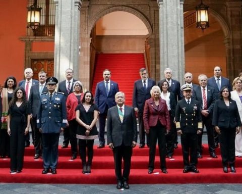 What happened to AMLO's first cabinet when he became president?