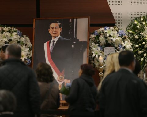 Velorio de Fujimori continuará hasta el sábado en el Ministerio de Cultura.