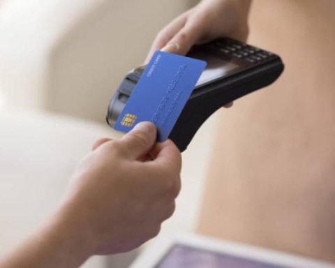 What you need to do to make money with your credit cards