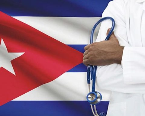 Médicos cubanos