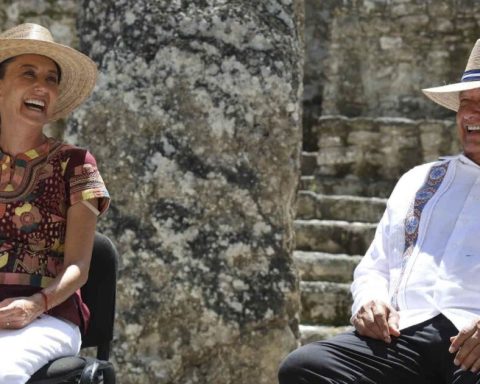 With tours and events, AMLO gives Sheinbaum a boost in the face of the change of government