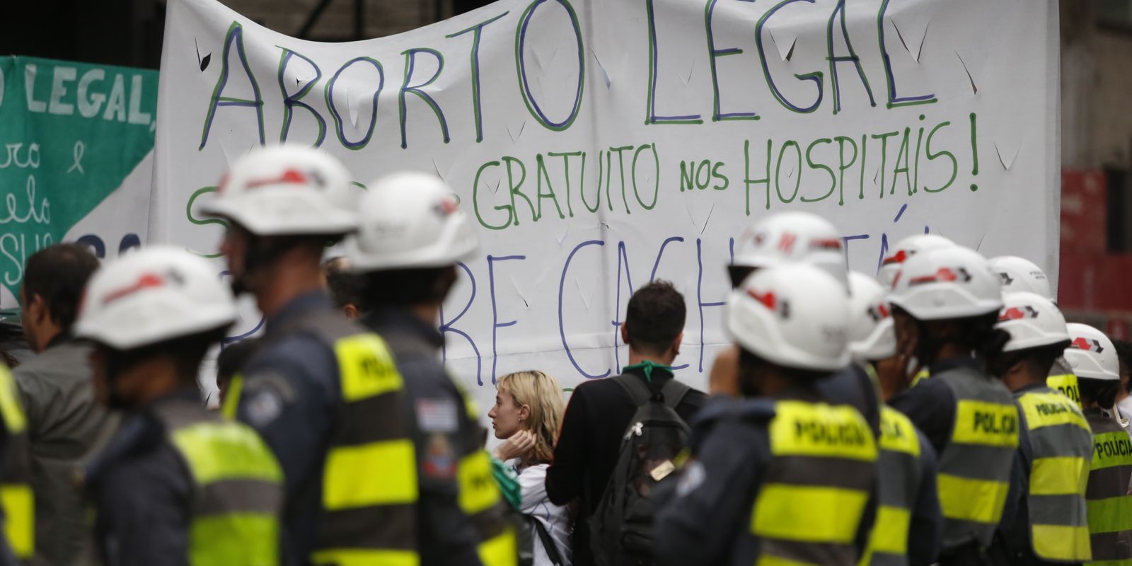 Women perform at Masp on the Day of Fight for the Legalization of Abortion