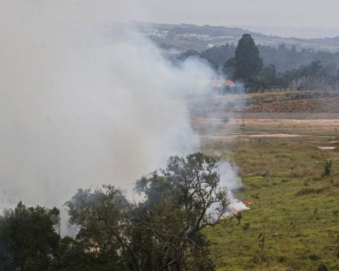 Worker and brigade die in fires in São Paulo