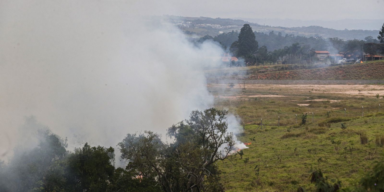 Worker and brigade die in fires in São Paulo