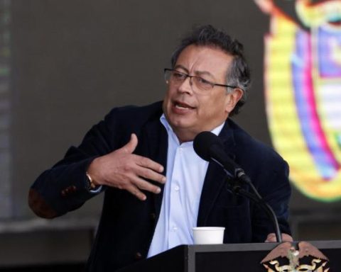 Would Petro recognize Edmundo González in Venezuela? His response to Congress