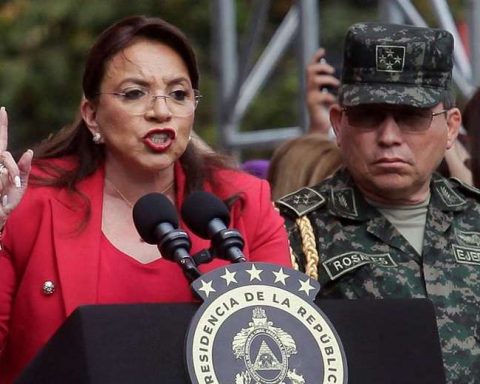 Xiomara Castro appoints defense minister after controversial resignation