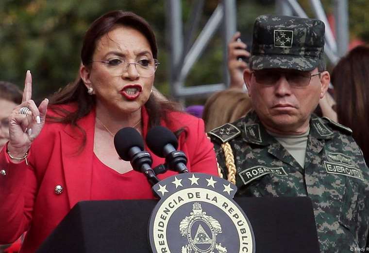 Xiomara Castro appoints defense minister after controversial resignation