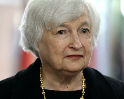 Yellen considers "very positive signal" Fed rate cut