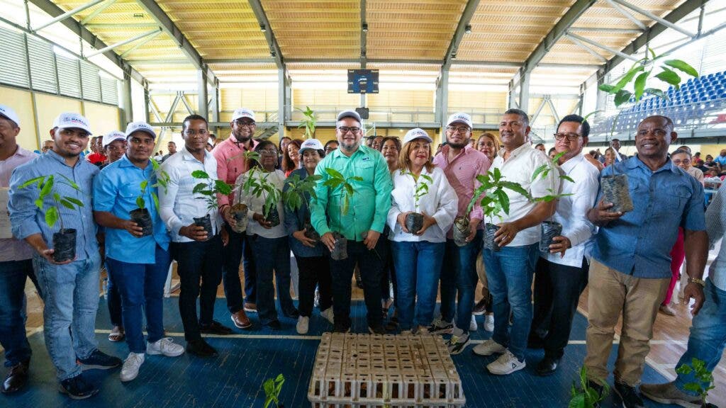 Young people from El Seibo receive seedlings and animals to motivate them in agriculture