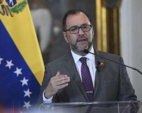 Yván Gil: Every statement against Venezuela generates a payment in dollars