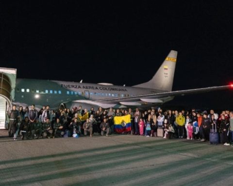 105 colombianos aterrizaron en Colombia tras el segundo vuelo humanitario del Líbano