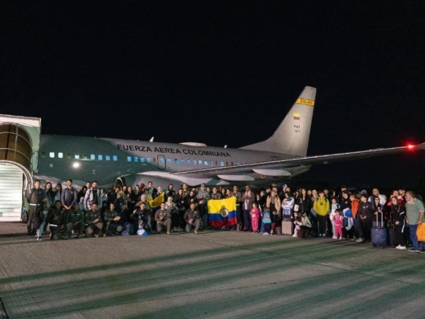 105 colombianos aterrizaron en Colombia tras el segundo vuelo humanitario del Líbano